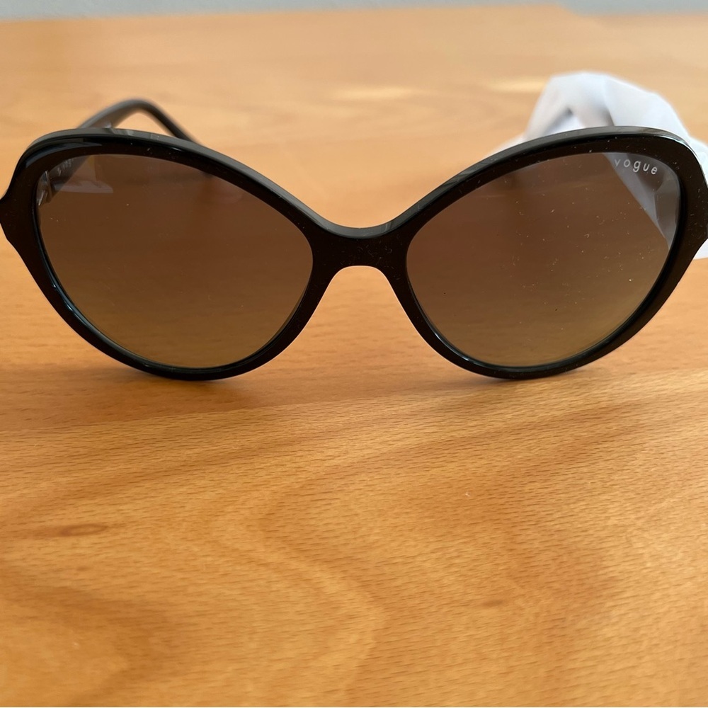 NIB Vogue Sunglasses VO5475SB - Picture 5 of 8